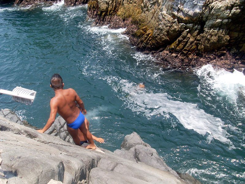 cliff divers of acapulco