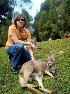 Why visit the Currumbin Wildlife Sanctuary? Fair dinkum kangaroos!