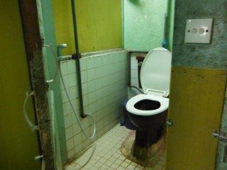 Mahabandoola guest house: 3 Western Toilets - no squatting! 