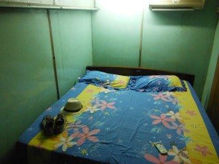 Mahabandoola guest house: Our Double Room. Basic.