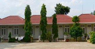 A Yone oo guest house: The $30 rooms were in fancy bungalows! Kyaukme Myanmar