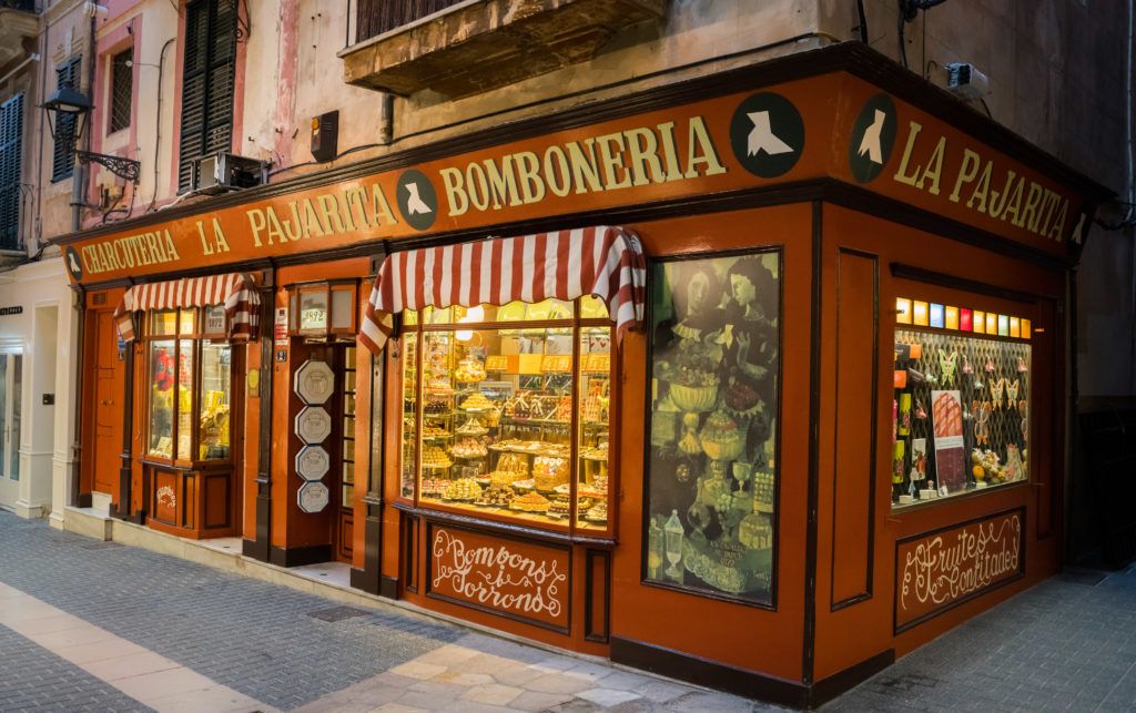 Palma Shopping: La Pajarita - Emblematic Chocolate Shop & Cafe
