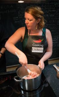 Lisbon Cooking Class: Megsy get's stirring